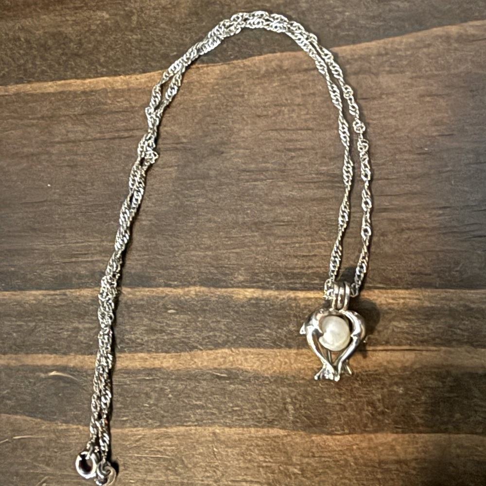 Dolphin Heart Necklace W/ Peal in Center 🌊
